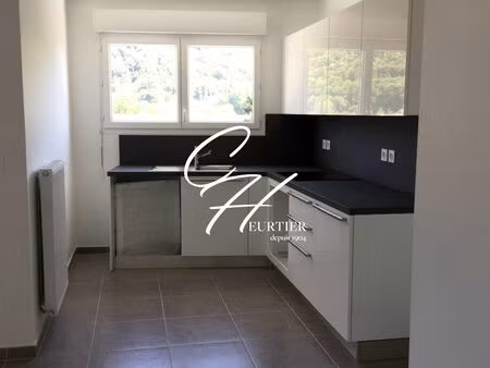 location appartement 3 pièces 59m2 saint-martin-d'hères 38400 - 892 € - surface privée