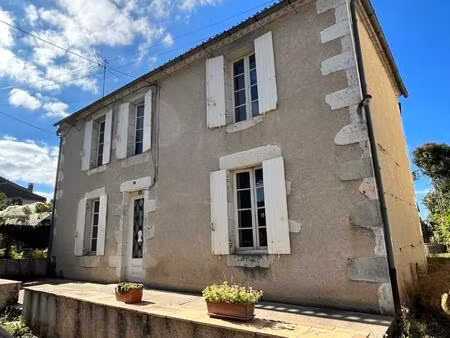 maison de village en pierre