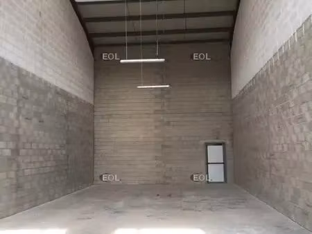 a vendre - local d'activité avec bureaux de 264 m² à brie-comte-robert (77)