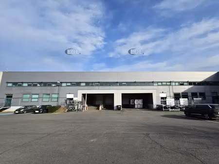 à louer : bâtiment d'activité de 4 200 m² à ivry-sur-seine (94)