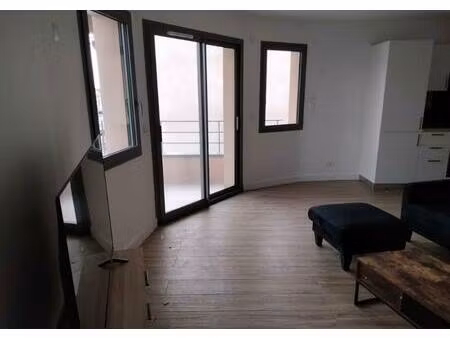 location appartement 3 pièces 75 m² à lesparre-médoc (33340)