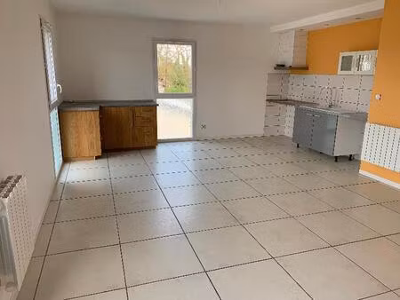 location appartement 5 pièces 82 m² à parempuyre (33290)