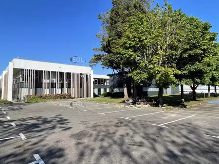 a louer : bâtiment activité/bureaux de 2 250 m²