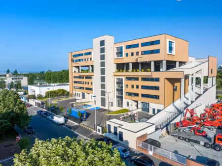 a louer : locaux d'activités en étage