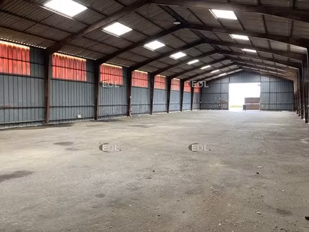 a louer - entrepôt avec bureaux de 900 m² sur 2 000 m² de terrain à meaux (77)