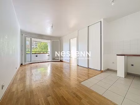 issy les moulineaux - fort d'issy - vente appartement 2 pièces de 42 60 m² avec un balcon.