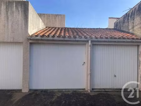 location garage box et parking aux sables-d'olonne (85100) : à louer / 14m² les sables-d'o