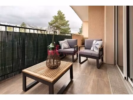 t3 traversant avec balcon – confort  luminosité et performance énergétique