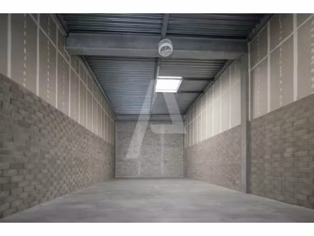 a louer : entrepôts / bureaux à bois d'arcy