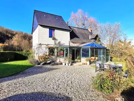 ancien moulin entièrement réhabilité sur 6680 m2 de terrain  à 9 min d' auffay ...