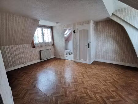 exclusivite  maison en centre ville de la fleche avec jardin  garage et chambre en rez de.