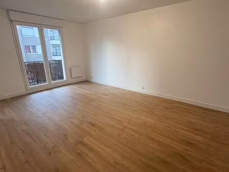 villepinte - centre ville - f1 de 29 81m2 avec balcon et parking