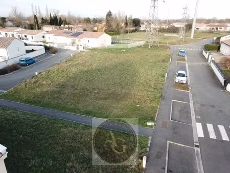 terrain de 330m2 à 350m2 environ au coeur de revel