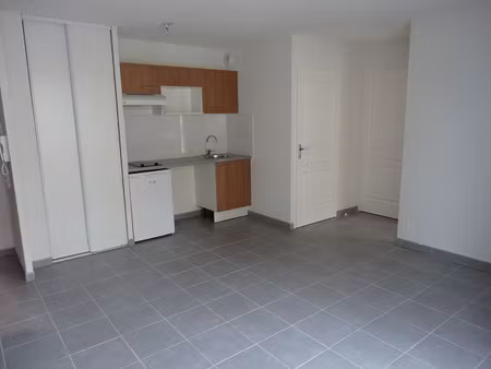 toulouse  quartier sept deniers  t2 de 43 m2 avec parking