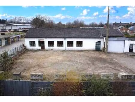 entrepôt et salle de réception/bureau