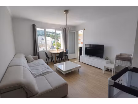 t3 54m2 saint-mandrier village balcon et cave