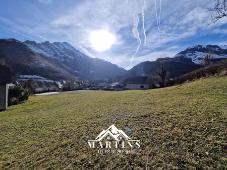 val d'azun - terrain de 2493m2 en coeur de village.