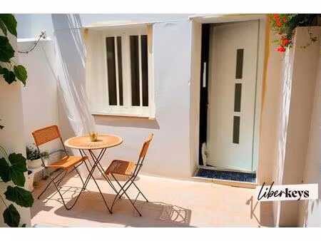 idéal investisseur – studio meublé rénové avec mezzanine et cour au calme