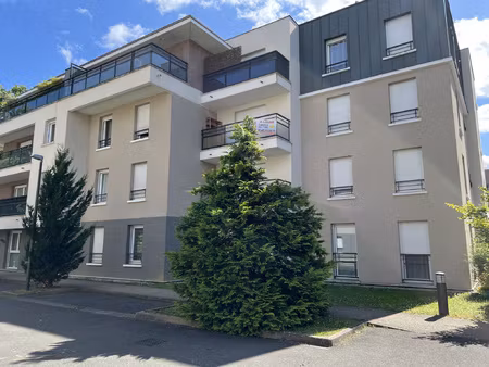 résidence vitor hugo 2 pièces avec balcon et parking.