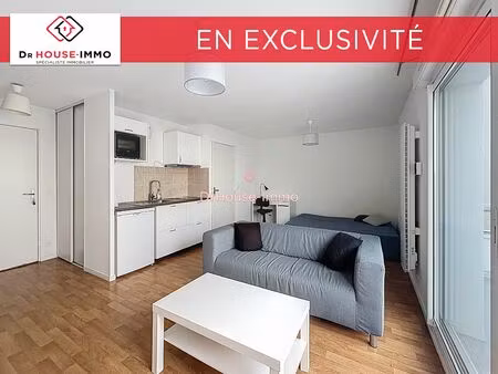 studio avec balcon et place de stationnement