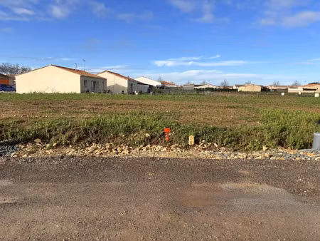 vente terrain 330 m² à luçon (85400)  45 000 €