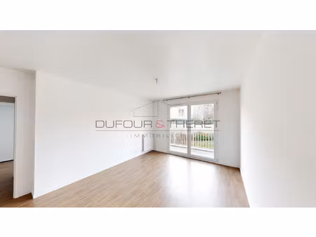 appartement f3 avec balcon et place de parking