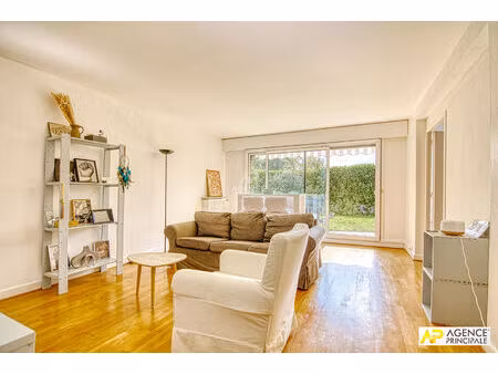 versailles clagny labruyère - appartement 4 pièces 89 m² rez de-jardin avec cave et place 