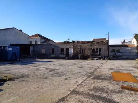 vente locaux professionnels 900 m² à aimargues (30470)  650 000 €