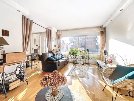 charmant appartement très lumineux avec beau balcon