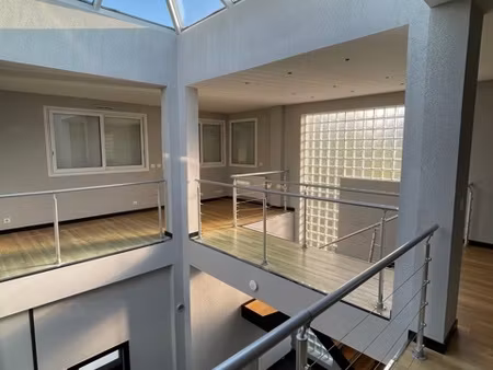 proche place de bellechasse bureaux d' archtecte 180 m2