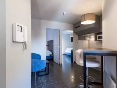 location meublée appartement 3 pièces 46 m² à nice (06000)  1 005 €