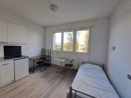 location meublée appartement 1 pièce 18 m² à limoges (87000)  320 €