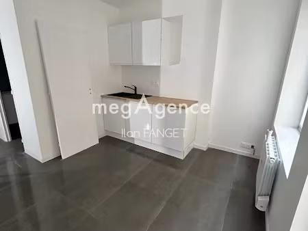 location appartement 2 pièces 17 m² à saint-etienne (42000)  440 €