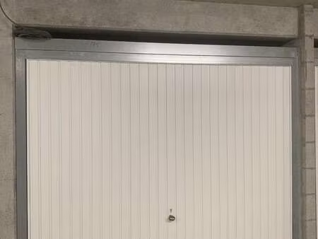 location garage box et parking à saint-malo (35400) : à louer / 18m² saint-malo