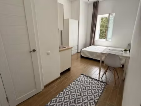 location meublée appartement 1 pièce 16 m² à paris 16ème (75016)  589 €