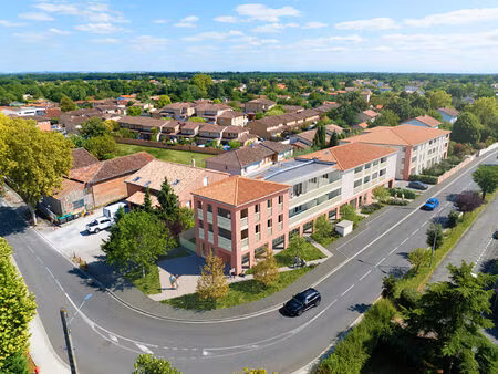 appartement 3 pièces de 65m² + loggia + 2 parking sous-sol ! brax centre