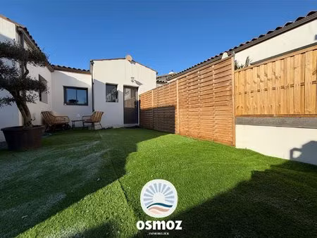 maison de 2023 avec stationnements et garage !