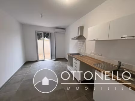 location appartement 2 pièces 37.8 m² à roquebrune-sur-argens (83520)  737 €