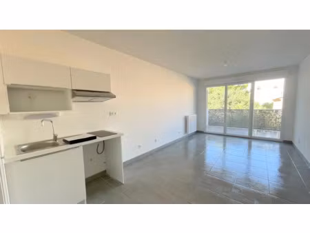 location appartement 2 pièces 40 m² à la seyne-sur-mer (83500)  766 €