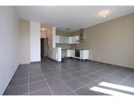 location appartement 3 pièces 52.8 m² à nice (06000)  1 130 €