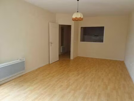 location appartement 2 pièces à challans (85300) : à louer 2 pièces / 51m² challans