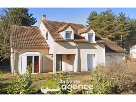 location maison 6 pièces 136.9 m² à bourges (18000)  1 310 €