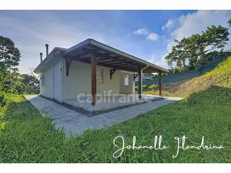 location maison 3 pièces 54 m² à gourbeyre (97113)  1 100 €