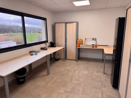 location locaux professionnels 0 pièces 19 m² à lambesc (13410)  450 €