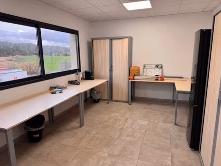 location locaux professionnels 19 m² à lambesc (13410)  450 €