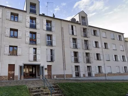 duplex a fort potentiel au coeur de creil!