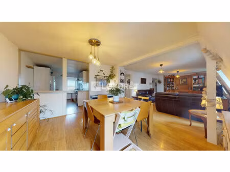 appartement dernier étage schiltigheim 4 pièces lumineux avec cour et 2 caves  idéal famil