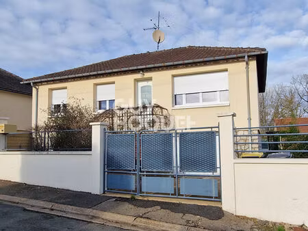 maison de 4 pièces principales sur sous sol  en parfait état