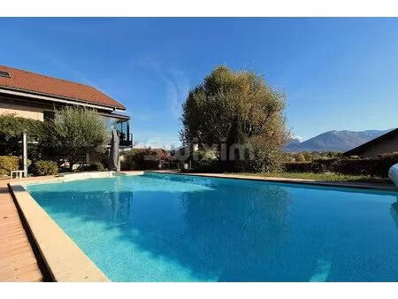 vaste maison avec piscine  superbe vue montagne et deux studios indépendants – poisy