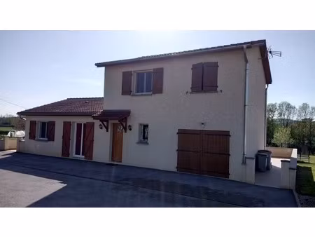 maison 5 pièces – salornay-sur-guye – environ 120 m² habitables – terrain 2 000 m²